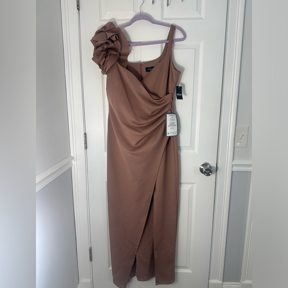 Dress - Picture 2 of 2